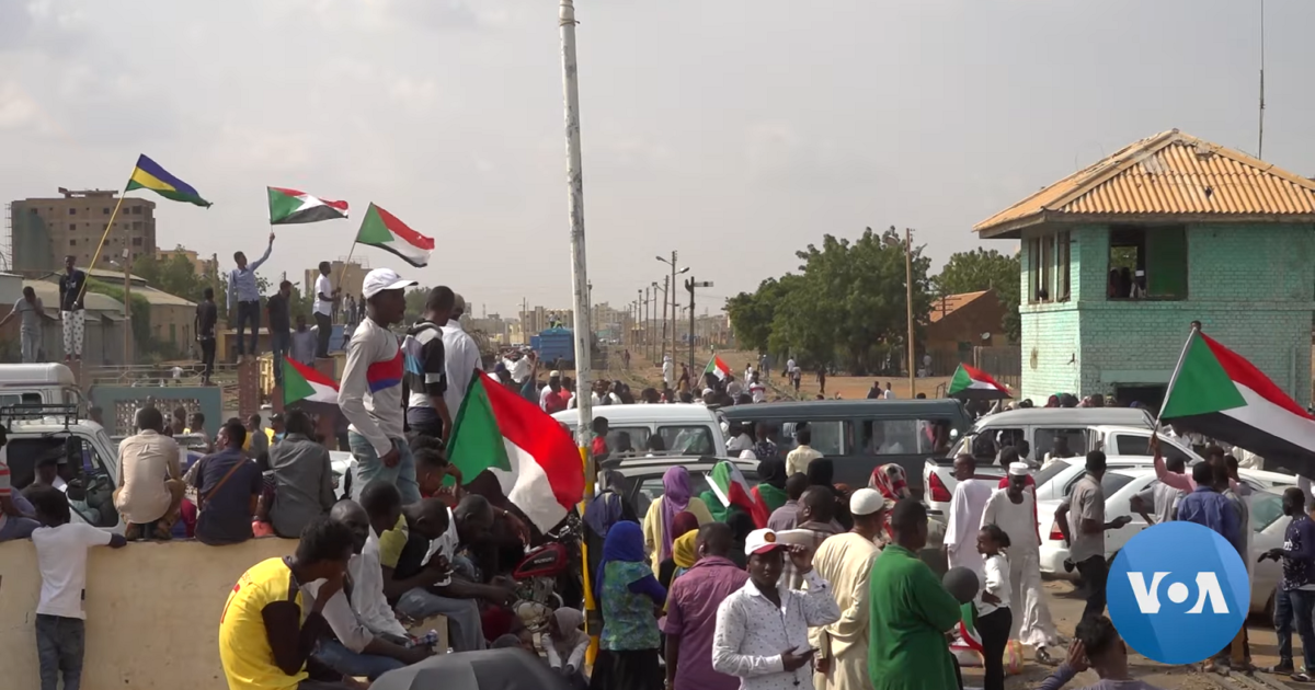 Sudanese_protestors_celebrate_signing_of_political_agreement