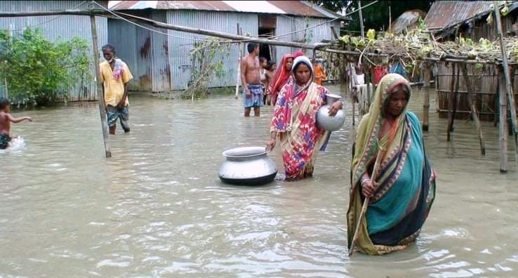 locals-marooned-in-kurigram-as-flood-water-got-into-their-houses-and-inundated-their-yard-on-tuesday-july-14-2020-1594721685998